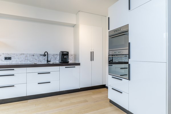 Foto - Te koop: Dr. Calsstraat 48 Landgraaf Instapklare uitstekend onderhouden geschakelde 2 kap woning in Schaesberg